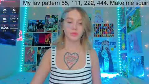 Snapshot of alicemilman chatting on December 14, 9:51 am Alice  online show from December 14, 9:51 am