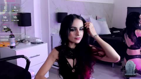 Snapshot of alicenoir_ chatting on December 21, 5:50 pm alicenoir_ online show from December 21, 5:50 pm