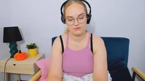 alicesensitive online show from November 4, 11:59 am