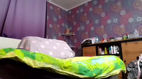 Snapshot of alicewetsquirt chatting on March 7, 8:22 pm alicewetsquirt online show from March 7, 8:22 pm