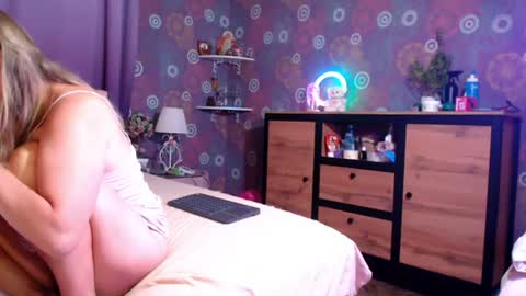 alicewetsquirt online show from July 24, 8:06 pm