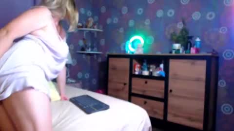 alicewetsquirt online show from July 25, 8:49 pm