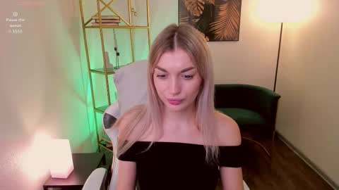 Snapshot of alicewooong chatting on October 4, 3:16 pm Alice online show from October 4, 3:16 pm