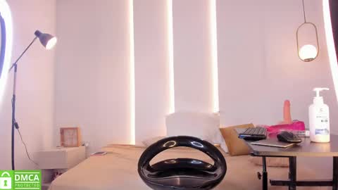 Snapshot of alicia_20_ chatting on February 18, 4:04 am Alice online show from February 18, 4:04 am