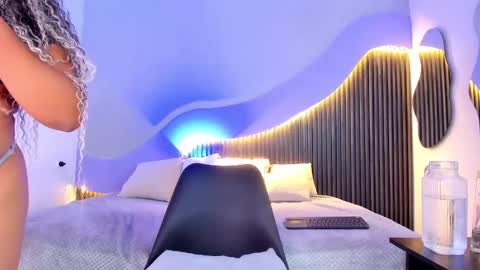 Snapshot of alicia_20_ chatting on March 12, 3:46 am Alice online show from March 12, 3:46 am