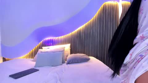 Snapshot of alicia_20_ chatting on February 27, 3:47 am Alice online show from February 27, 3:47 am