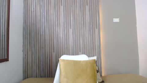 Snapshot of alicia_20_ chatting on December 5, 2:53 am Alice online show from December 5, 2:53 am