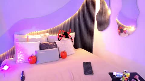 Snapshot of alicia_20_ chatting on October 27, 4:57 pm Alice online show from October 27, 4:57 pm