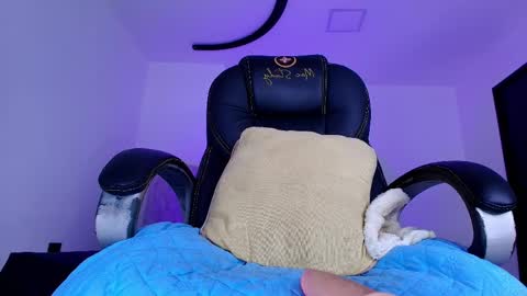 Alicia Kyse  online show from April 25, 3:20 am