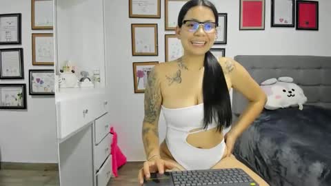 alicia_rainbow online show from May 10, 3:30 am