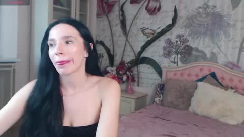 Snapshot of aliciabow chatting on September 13, 2:14 pm Veronica online show from September 13, 2:14 pm