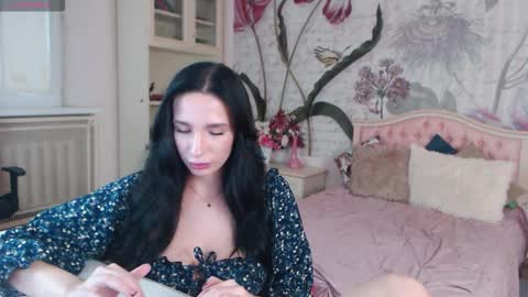 Snapshot of aliciabow chatting on September 26, 2:47 pm Veronica online show from September 26, 2:47 pm