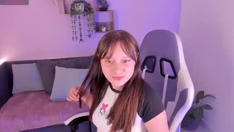 Snapshot of aliciamoonx chatting on October 6, 11:49 am aliciamoonx online show from October 6, 11:49 am