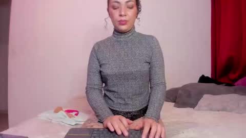 Snapshot of aliciapalmer19 chatting on September 20, 12:32 am Alis 3 independent model 3 online show from September 20, 12:32 am