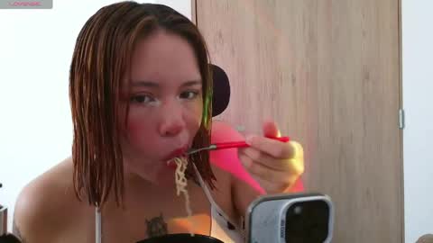 aliciia_23 online show from April 25, 6:49 pm