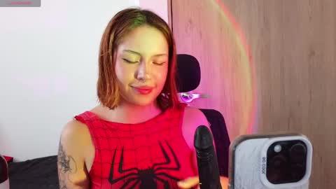 aliciia_23 online show from April 13, 9:48 pm