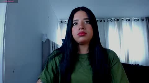 aliice_walker_ online show from April 8, 1:13 pm