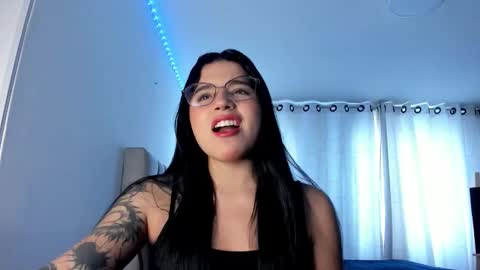 aliice_walker_ online show from October 23, 2:12 pm