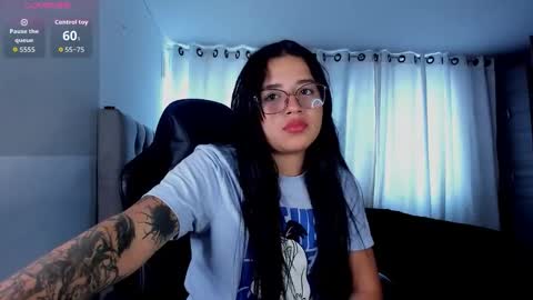 aliice_walker_ online show from February 9, 3:25 pm