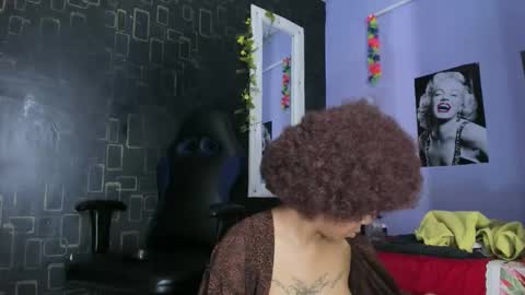 Snapshot of alika01_ chatting on February 6, 1:54 pm alika online show from February 6, 1:54 pm