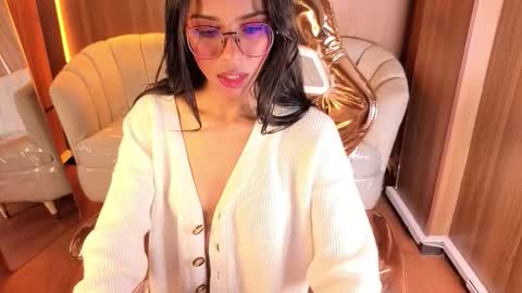 alina_b_ online show from March 4, 9:32 pm