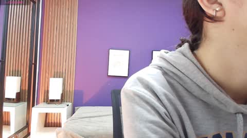 Snapshot of alina_martinelli chatting on February 1, 10:59 am Alina online show from February 1, 10:59 am