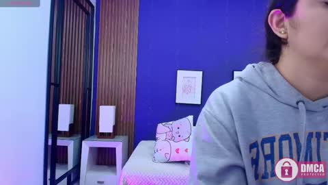 Snapshot of alina_martinelli chatting on March 7, 12:01 pm Alina online show from March 7, 12:01 pm