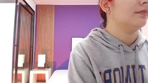 Snapshot of alina_martinelli chatting on January 21, 12:29 pm Alina online show from January 21, 12:29 pm