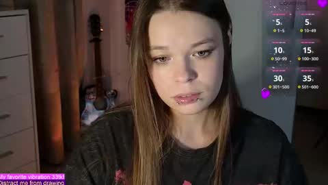 Snapshot of alinabae chatting on September 25, 7:45 pm Alina and Ben online show from September 25, 7:45 pm