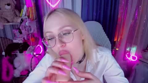 alinaocean online show from April 20, 4:43 pm