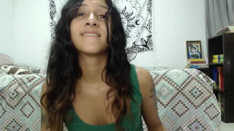 Snapshot of alinawoolf_ chatting on December 20, 1:58 am  Ali  online show from December 20, 1:58 am