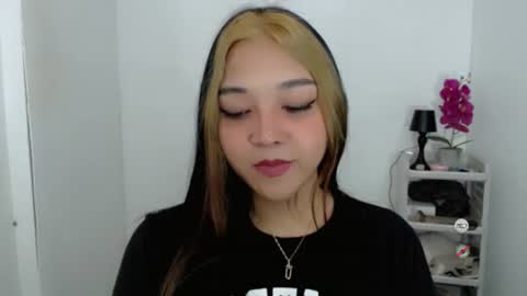 Shanti xhey online show from April 25, 6:05 pm