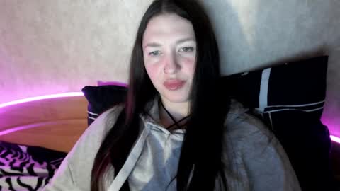 alisaadoll online show from April 24, 1:58 pm