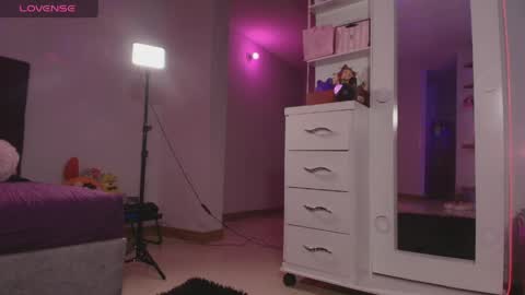 alisha17love online show from April 23, 1:35 am