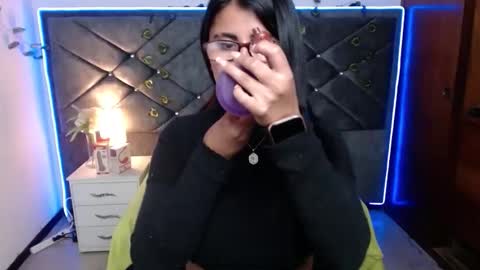 alisha_gamskar13 online show from April 28, 1:04 pm