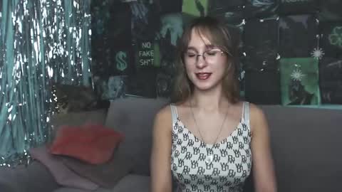 alishakelly online show from November 11, 6:09 am