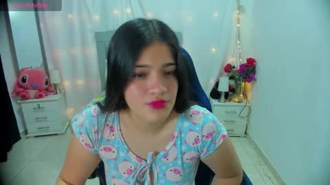 Snapshot of alison_girl22 chatting on December 18, 7:52 pm Alison online show from December 18, 7:52 pm