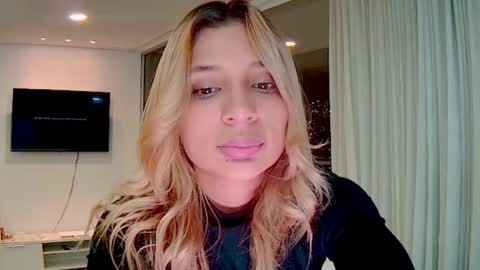 Snapshot of alisondiaz_ chatting on October 19, 11:29 pm Alison diaz online show from October 19, 11:29 pm