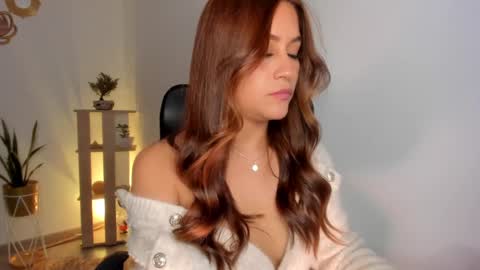 Snapshot of aliss_es chatting on January 23, 4:49 pm ALISS online show from January 23, 4:49 pm