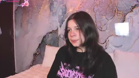 Mia online show from August 7, 3:02 am