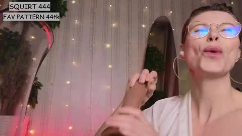 im Allise online show from April 2, 3:04 am