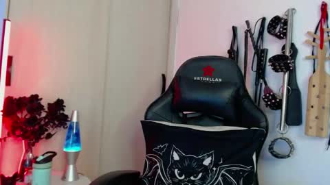 Alisson Beckett online show from April 28, 6:23 pm