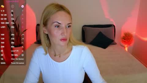 Snapshot of alisssarose chatting on October 10, 9:31 pm alisssarose online show from October 10, 9:31 pm