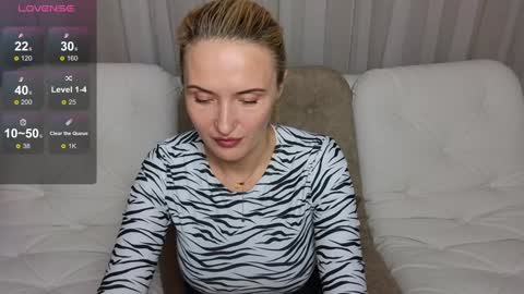 Snapshot of alisssarose chatting on December 5, 4:34 pm alisssarose online show from December 5, 4:34 pm