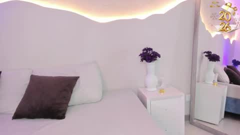 Aliz Thompson online show from January 7, 8:23 pm