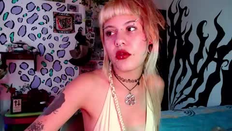 Snapshot of allice_rousse_ chatting on September 20, 9:57 pm allice_rousse_ online show from September 20, 9:57 pm