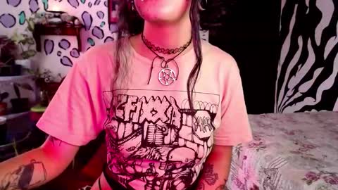 Snapshot of allice_rousse_ chatting on September 24, 9:03 pm allice_rousse_ online show from September 24, 9:03 pm