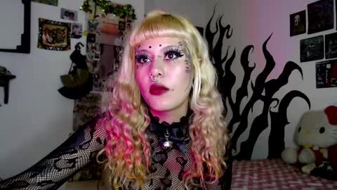 Snapshot of allice_rousse_ chatting on September 10, 2:33 am allice_rousse_ online show from September 10, 2:33 am