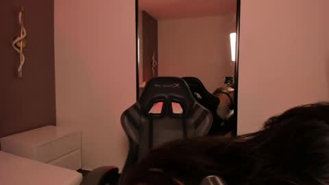 A L L I E online show from April 28, 2:38 am