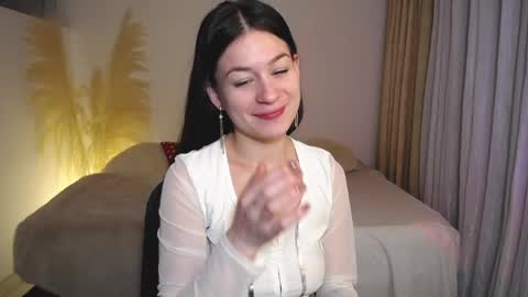 Allie  online show from May 4, 10:30 am
